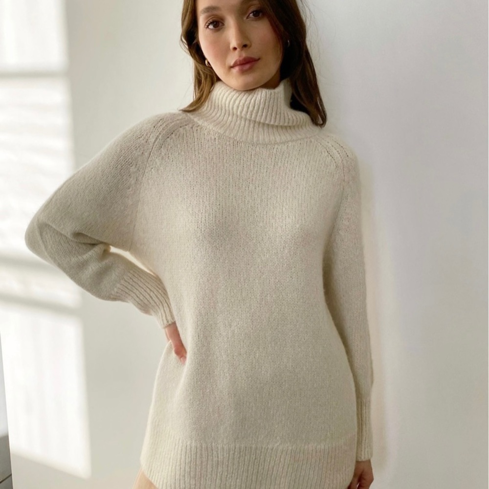 Aritzia Babaton Lavender Grey Turtleneck